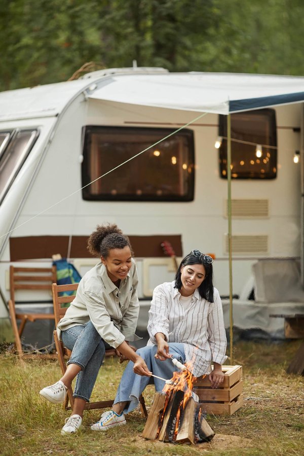 Quels vêtements thermorégulateurs choisir pour un camping en zone de pergélisol?