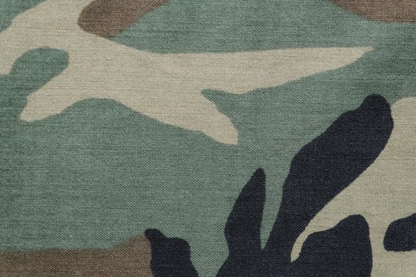 Quelles sont les techniques de camouflage pour un camping photographique animalier?