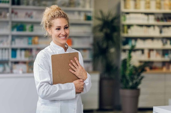 Quels sont les essentiels d'une pharmacie de voyage pour un camping en Afrique subsaharienne?